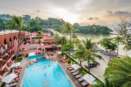 Phuket Stopover Made Easy: Hotel Stay & Transfers Included