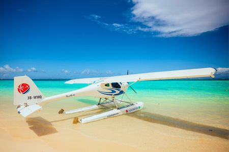 Seaplane Tours over the turquoise lagoon of the East of Mauritius