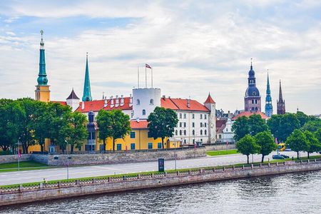 Riga Walking Tour: Explore Top Sights & Hidden Gems