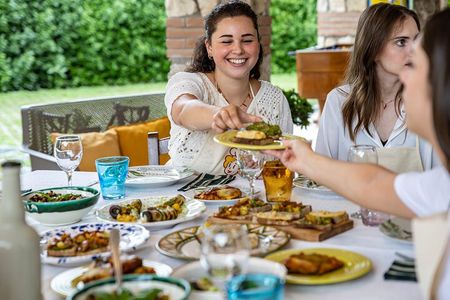 Tuscan Lunch & Winery Tour with Tasting in San Gimignano