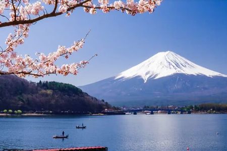 Mt. Fuji to Lake Kawaguchi, Lake Yamanaka and Onsen Day Tour