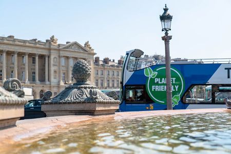 Louvre Museum Guided Tour with 1-Day Hop-On Hop-Off Bus Ticket