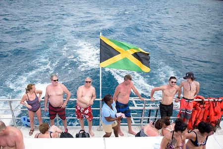 Ocho Rios Catamaran: Sunset Dinner, DJ & Open Bar Party Cruise