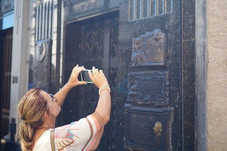 Recoleta Cemetery Trivia Walk and Self-Guided Tour