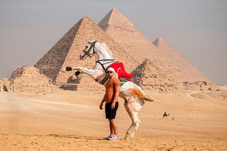 3 hrs special photoshoot & tour at pyramids of Giza and Sphinx