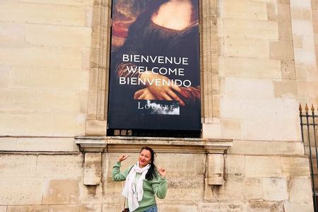 Louvre Museum Audio Guide Walking Tour with Unlimited Time Access