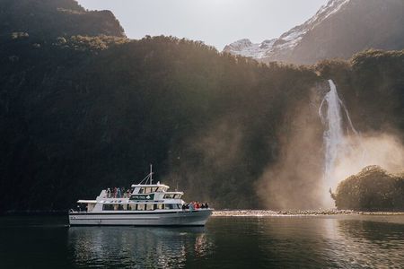 Milford Sound Helicopter and Cruise Tour from Queenstown