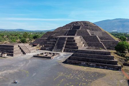 Teotihuacan, Guadalupe Shrine & Tlatelolco Day Tour with Lunch