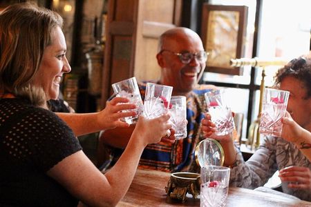 London: History of Gin Guided Tour with Tasting in a Small Group