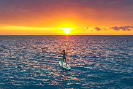 Sunrise paddleboard group session Caribbean Sea. Foto's included!