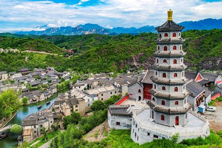Private Tour to Gubei Water Town and Simatai Great Wall with Cable Car and Lunch