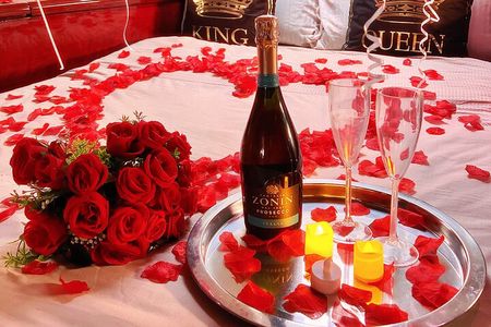 Dubai : Private Romantic Yacht Cruise on a 50FT Yacht
