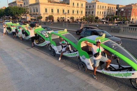 Velobike tour ecologico guidato con soste per visitare i monument