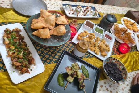 Learn 5-6 & Eat 9-10 Veg & Non-Veg Authentic Dish in a Delhi Home