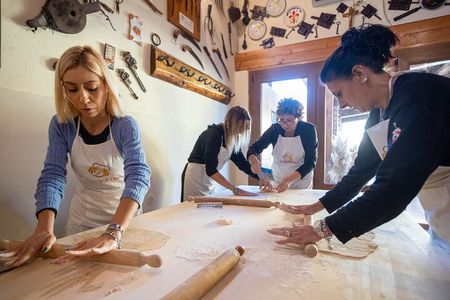 Traditional Tuscan Pasta & Tiramisu Masterclass in Arezzo