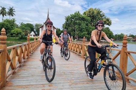 Full-Day Historical Park and Countryside Tour in Sukhothai