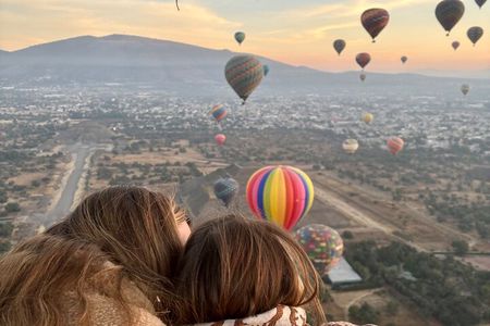 Fly Safely on a Hot Air Balloon over the Teotihuacan valley
