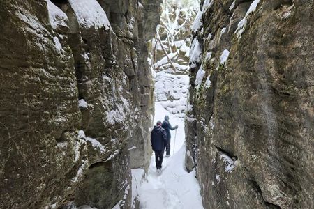 Private Nottawasaga Bluffs Caves Snowshoe, Collingwood/Creemore