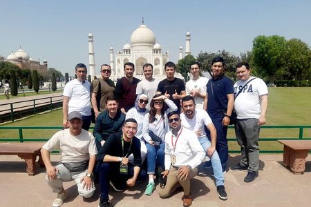 From Delhi: Taj Mahal Sunrise Private Day Trip with Transfers