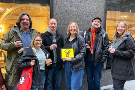 Iconic NYC Breakfast Food & Landmark Tour: Coffee, Bagel, Donut +