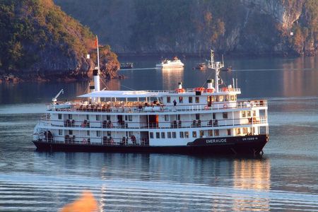 Emeraude Cruise 2 days 1 night Ha Long Bay Tour