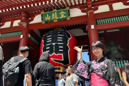 Tokyo: Sensoji Temple & Street Food: Private Tour with guide