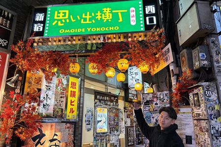 Tokyo: Best dishes & drinks tour at Japanese bar in Shinjuku!