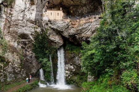 Lakes of Covadonga, Onis Cangas and Ballasts Tour from Oviedo