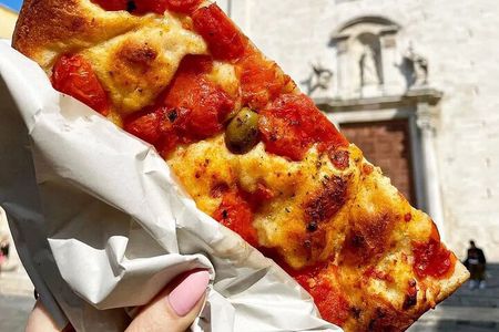 Semiprivate Bari Walking Tour with Authentic Tasting.