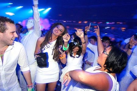 Fiesta Blanca in Cartagena Bay with Dinner Buffet and Open Bar