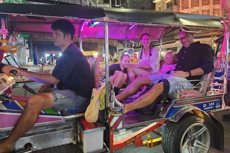 Exclusive Bangkok Night Tuk Tuk Tour with Local Dinner Experience
