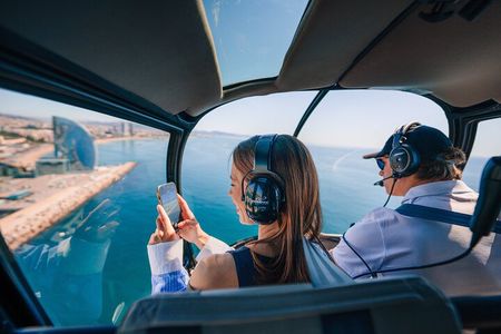 Barcelona 360 Tour: Flying, Sailing & Old Town Walking Tour 