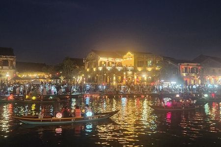 Hoi An Nightlife with Walking Tour, Night Market, Lantern Area, Sampan Boat ride