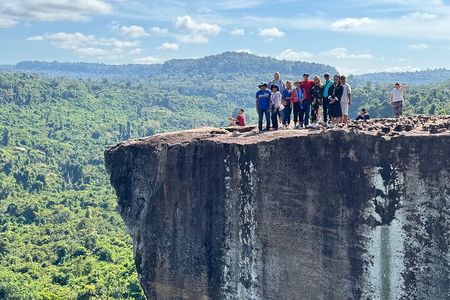 Siem Reap to Phnom Kulen: Waterfalls & 1000 Lingas Tour