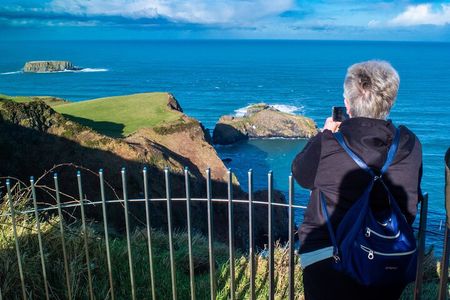 Giants Causeway and Castles from Belfast: Guided Tour