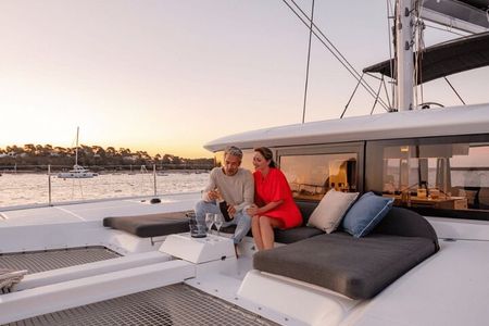 Luxury Catamaran Cruise, Dia Island –Open Bar & Lunch -Top Rated!