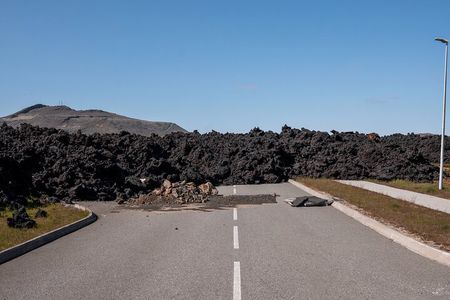 From Reykjavík: Reykjanes Lava Fields & Grindavík Minibus Tour