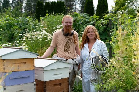 Okanagan Bee Tour and Lunch at Winery