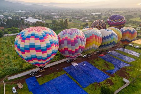 Balloon over the City of the Gods in Teotihuacan 