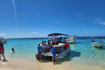 Roatan Pontoon Snorkeling and Beach Break Thru Explore Roatan
