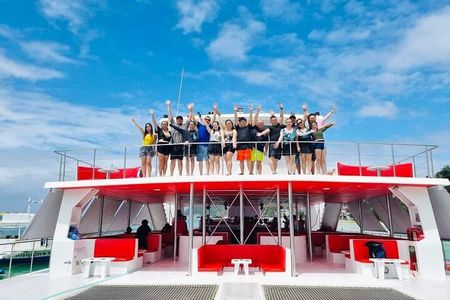4 hours Red Whale Party Yacht in Boracay