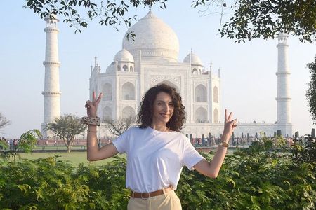  Taj Mahal Sunrise Day-Trip with Breakfast at Oberoi trident