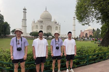 Private Taj Mahal and Agra Fort Day Trip By Superfast Train From Delhi