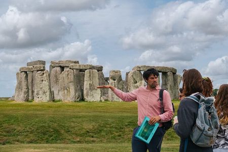 Stonehenge Half-Day luxury guided tour from Bath for 2-8 