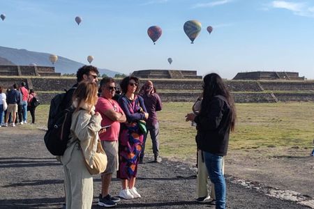 Private Teotihuacan Pyramids with Archaeologist