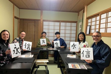 Kyoto: Japanese Calligraphy Class in 150 years old townhouse