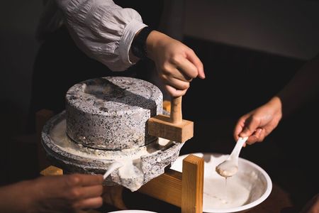 Half-day Chengdu Handmade Tofu Making and Mapo Tofu Cooking Class