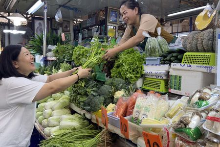 Authentic Thai Cooking Class in Bangkok with Apple & Family