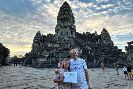 3-days Group Tour of Tonle Sap Lake and Angkor Wat in Siem Reap