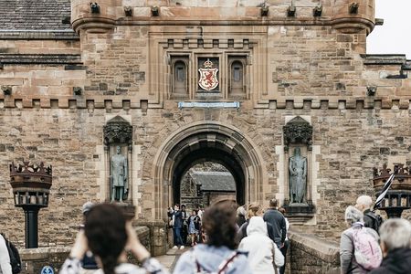 Edinburgh Castle & Old Town Guided Tour with Tickets, Map & Guide